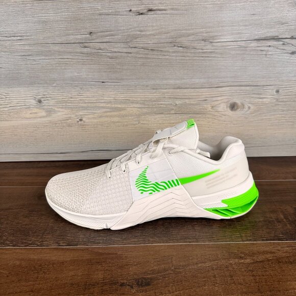 Nike Metcon 8 Mens Size 10 Phantom Light Orewood Brown Green Strike DO9328 006 - Picture 2 of 9
